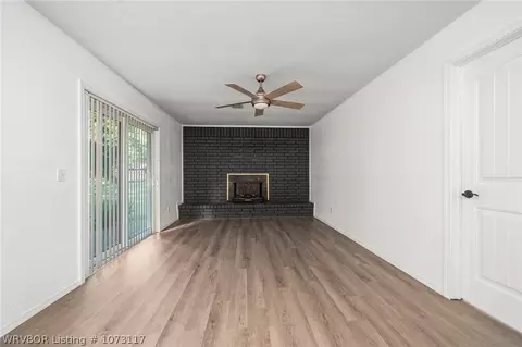 Living - 302 Roberts Loop, Roland, OK 74954 photo 4 of 6