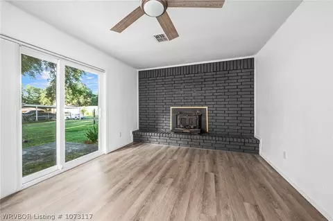 Living - 302 Roberts Loop, Roland, OK 74954 photo 5 of 6