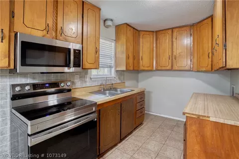 502 8th St, Barling, AR 72923 photo 9