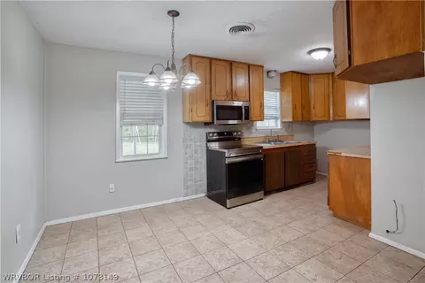 502 8th St, Barling, AR 72923 photo 12