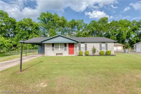 502 8th St, Barling, AR 72923