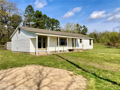 476967 E 1090 Rd, Roland, OK 74954