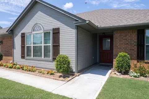 Exterior - 8608 Skypark Dr, Fort Smith, AR 72903 photo 3 of 4