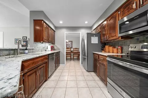 Kitchen - 8608 Skypark Dr, Fort Smith, AR 72903 photo 2 of 4