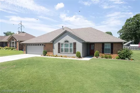 Exterior - 8608 Skypark Dr, Fort Smith, AR 72903 photo 2 of 4