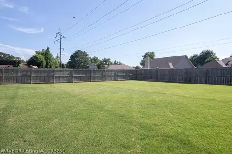 Exterior - 8608 Skypark Dr, Fort Smith, AR 72903 photo 4 of 4