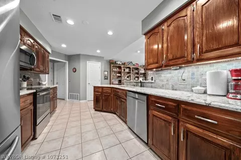 Kitchen - 8608 Skypark Dr, Fort Smith, AR 72903 photo 3 of 4