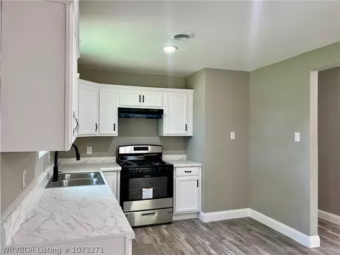 Kitchen - 2006 Barbara Ln, Lavaca, AR 72941 photo 2 of 4