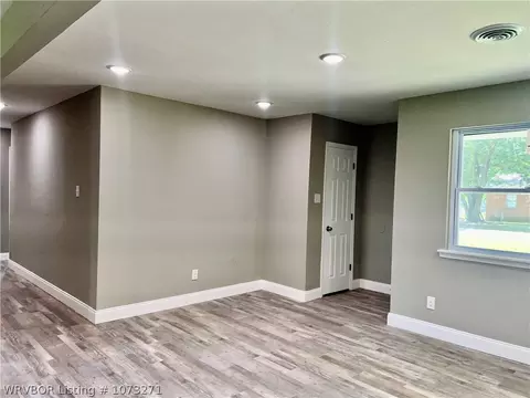 Living - 2006 Barbara Ln, Lavaca, AR 72941 photo 3 of 6