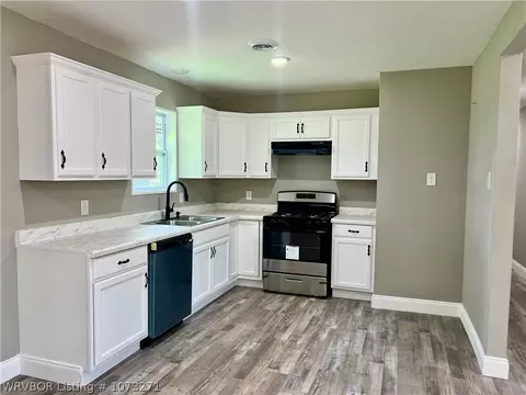 Kitchen - 2006 Barbara Ln, Lavaca, AR 72941 photo 1 of 4
