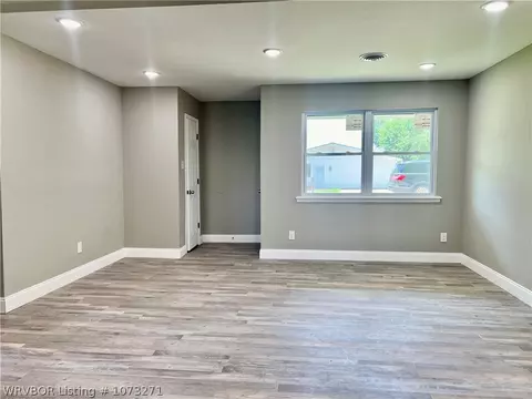 Living - 2006 Barbara Ln, Lavaca, AR 72941 photo 2 of 6