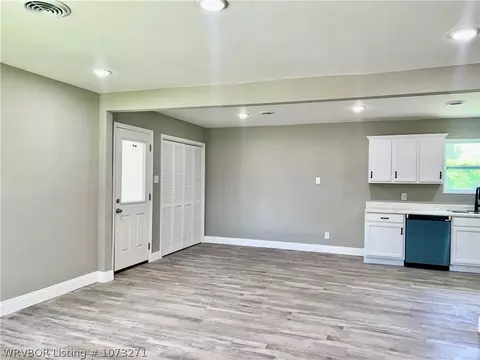 Living - 2006 Barbara Ln, Lavaca, AR 72941 photo 4 of 6