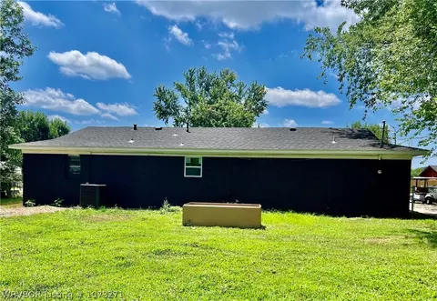 Exterior - 2006 Barbara Ln, Lavaca, AR 72941 photo 5 of 7