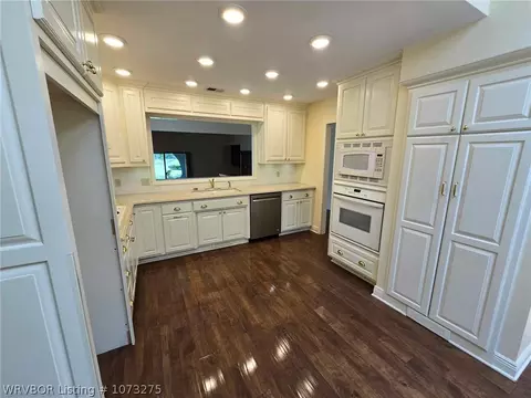Kitchen - 5701 Free Ferry Rd #32, Fort Smith, AR 72903 photo 3 of 4