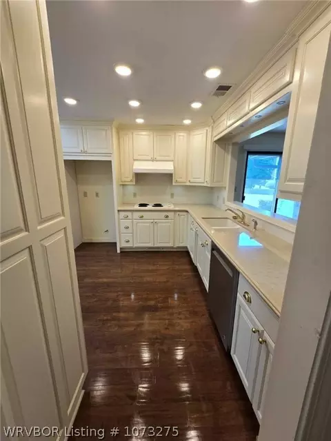 Kitchen - 5701 Free Ferry Rd #32, Fort Smith, AR 72903 photo 2 of 4