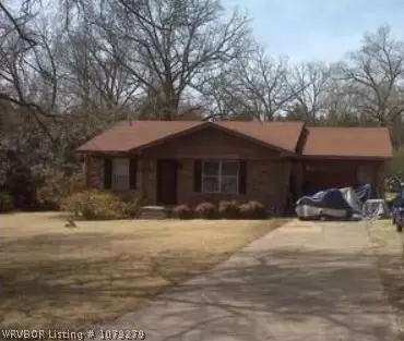 819 N Date St, Greenwood, AR 72936