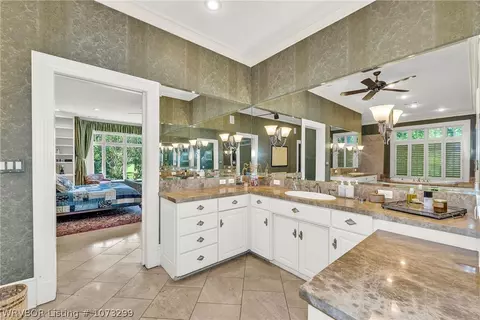 Bath - 3830 Free Ferry Rd, Fort Smith, AR 72903 photo 2 of 7