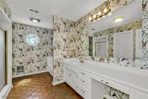 Bath - 3830 Free Ferry Rd, Fort Smith, AR 72903 photo 7 of 7