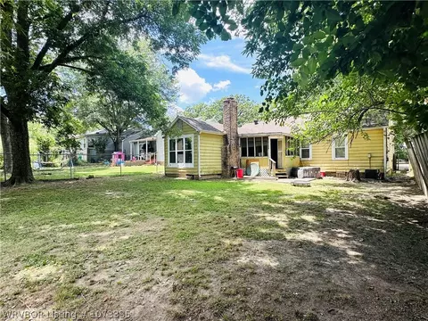 Exterior - 702 N 40th St, Fort Smith, AR 72903 photo 2 of 2