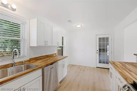 Kitchen - 1001 N 49th St, Fort Smith, AR 72904 photo 3 of 3