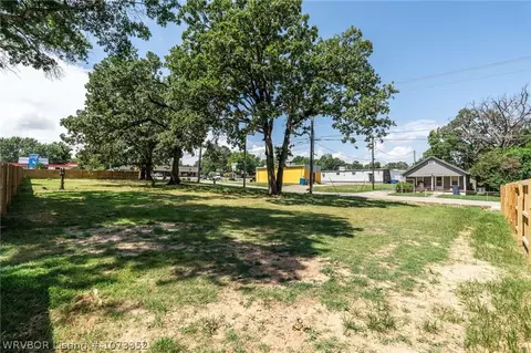 1010 N 48 St, Fort Smith, AR 72903