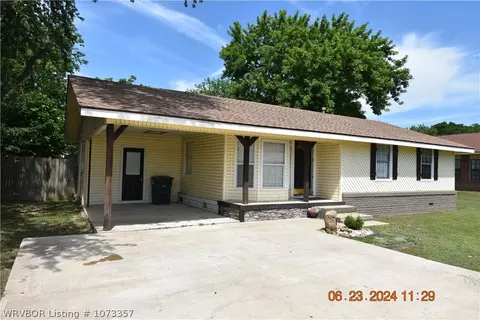 809 S Elm St, Sallisaw, OK 74955