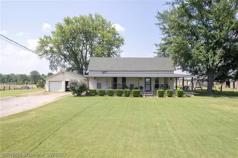 Exterior - 1308 Raleigh St, Lavaca, AR 72941 photo 2 of 10