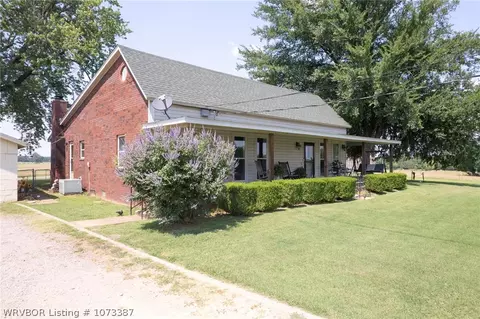 Exterior - 1308 Raleigh St, Lavaca, AR 72941 photo 5 of 10