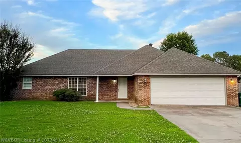 900 N Dogwood St, Sallisaw, OK 74955
