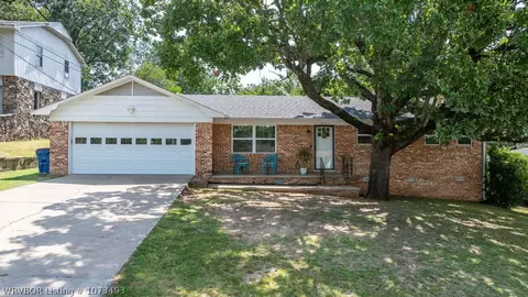 3001 Jenny Lind Rd, Fort Smith, AR 72901