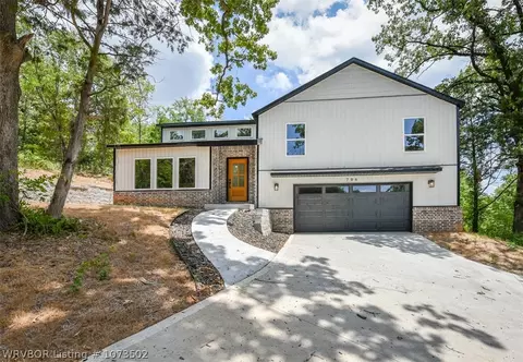 706 N 16th St, Van Buren, AR 72956