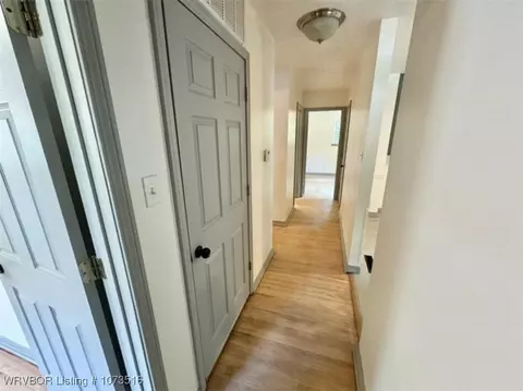Entry Way - 4 Raleigh Cir, Fort Smith, AR 72901 photo 2 of 3