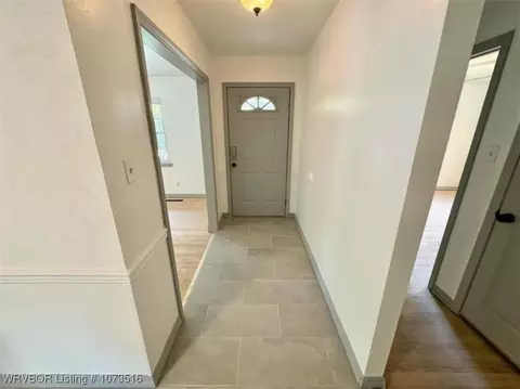 Entry Way - 4 Raleigh Cir, Fort Smith, AR 72901 photo 1 of 3