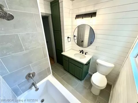 Bath - 4 Raleigh Cir, Fort Smith, AR 72901 photo 2 of 4