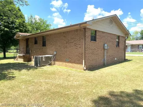 Exterior - 409 Nickell St, Ozark, AR 72949 photo 2 of 4