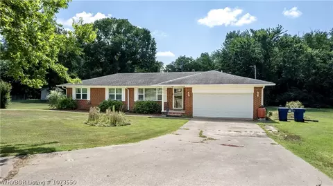 909 Cherry St, Muldrow, OK 74948