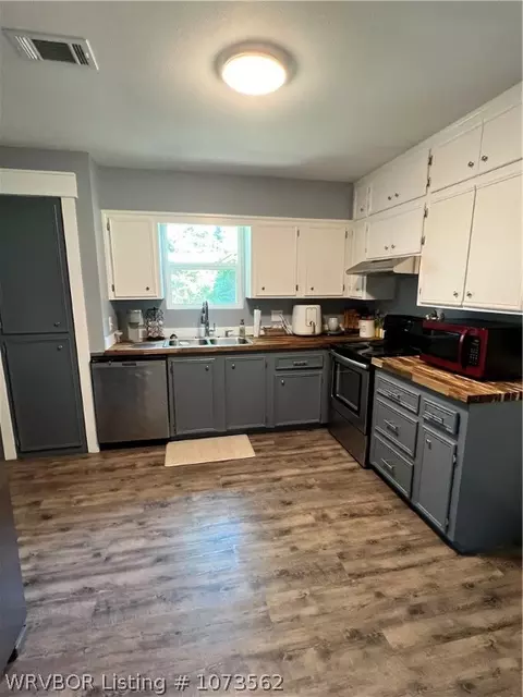Kitchen - 3200 Mary St, Paris, AR 72855 photo 2 of 2