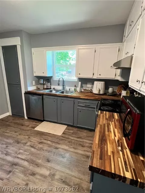 Kitchen - 3200 Mary St, Paris, AR 72855 photo 1 of 2