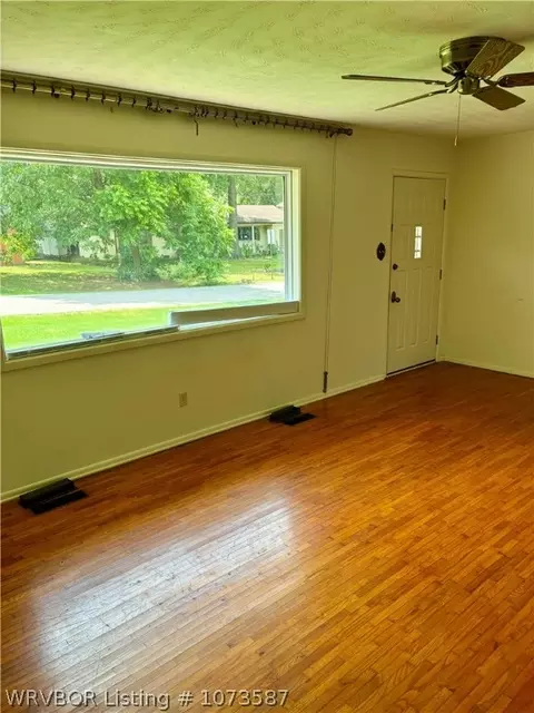 Living - 2815 S 34th St, Fort Smith, AR 72903 photo 2 of 2