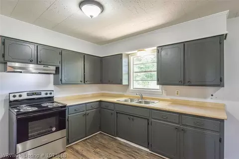 Kitchen - 1001 Highway 253, Lavaca, AR 72941 photo 1 of 3