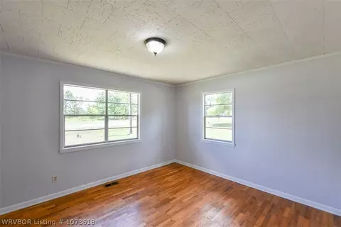 Bedroom - 1001 Highway 253, Lavaca, AR 72941 photo 1 of 3