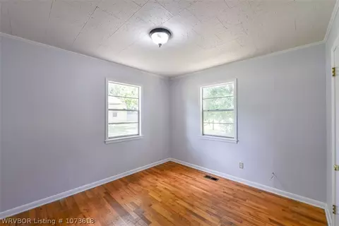 Bedroom - 1001 Highway 253, Lavaca, AR 72941 photo 2 of 3