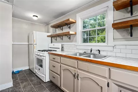 Kitchen - 2300 S N St, Fort Smith, AR 72901 photo 4 of 4