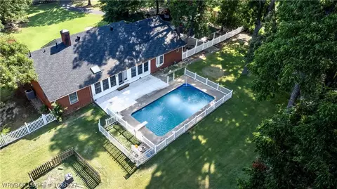 Exterior - 4809 Skywood Dr, Fort Smith, AR 72904 photo 4 of 8