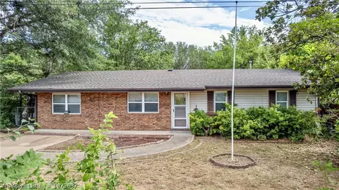 1201 E Creek Ave, Sallisaw, OK 74955