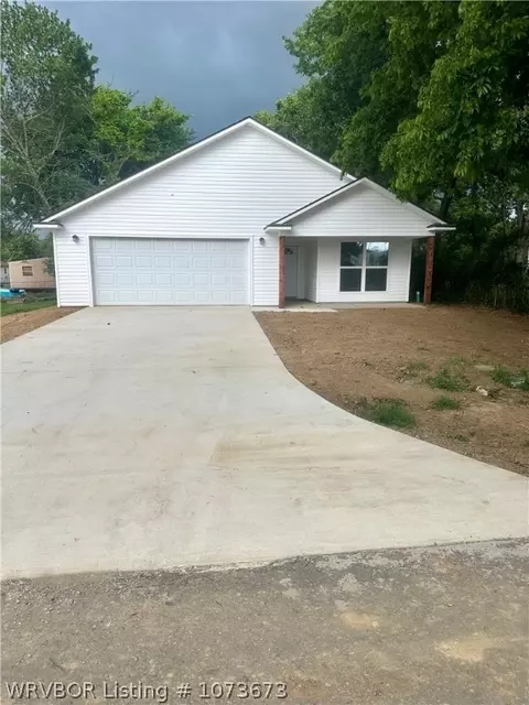 97 S Oak St, Hackett, AR 72937