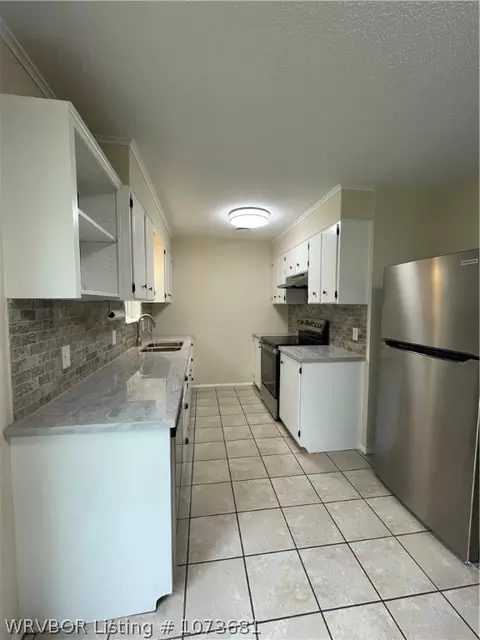 Kitchen - 909 Pattie Ln, Barling, AR 72923 photo 3 of 3