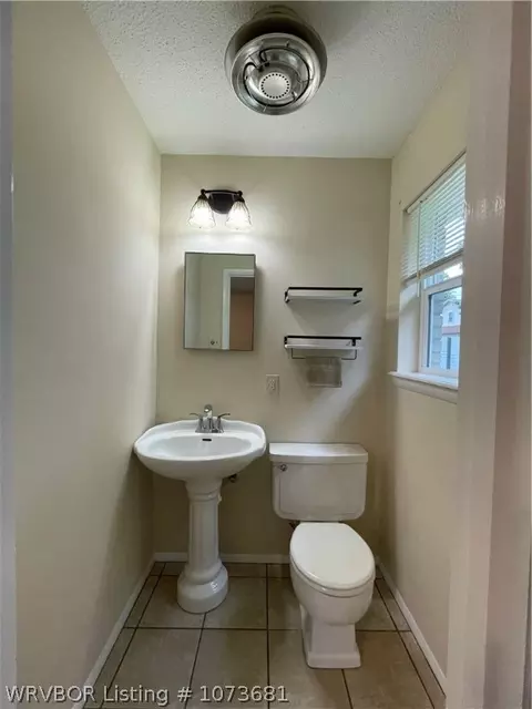 Bath - 909 Pattie Ln, Barling, AR 72923 photo 7 of 7