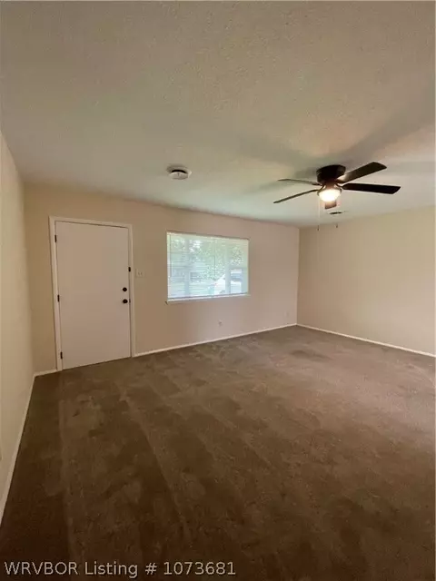 Living - 909 Pattie Ln, Barling, AR 72923 photo 2 of 3