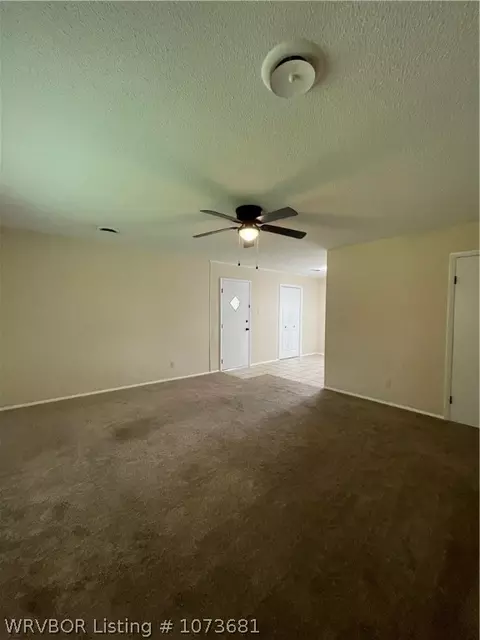 Living - 909 Pattie Ln, Barling, AR 72923 photo 3 of 3
